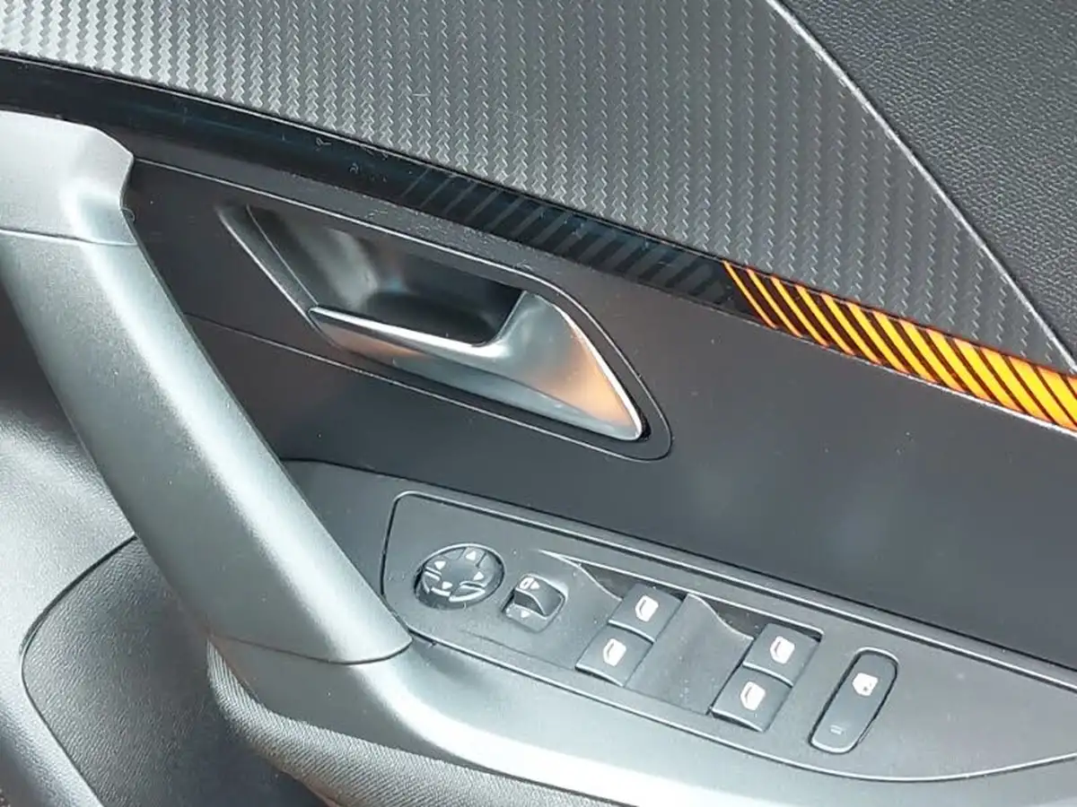 2023-peugeot-2008-suv-e-active-premium-big-12