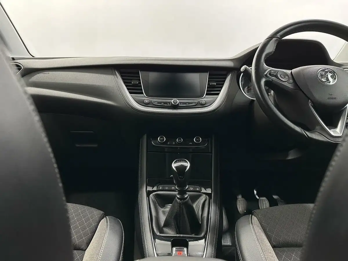 2019-vauxhall-grandland-x-12-sport-nav-big-17