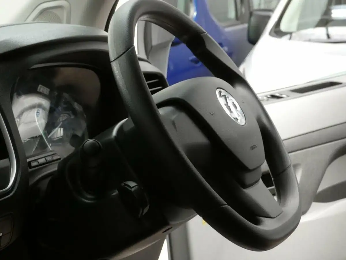 2021-vauxhall-vivaro-big-69