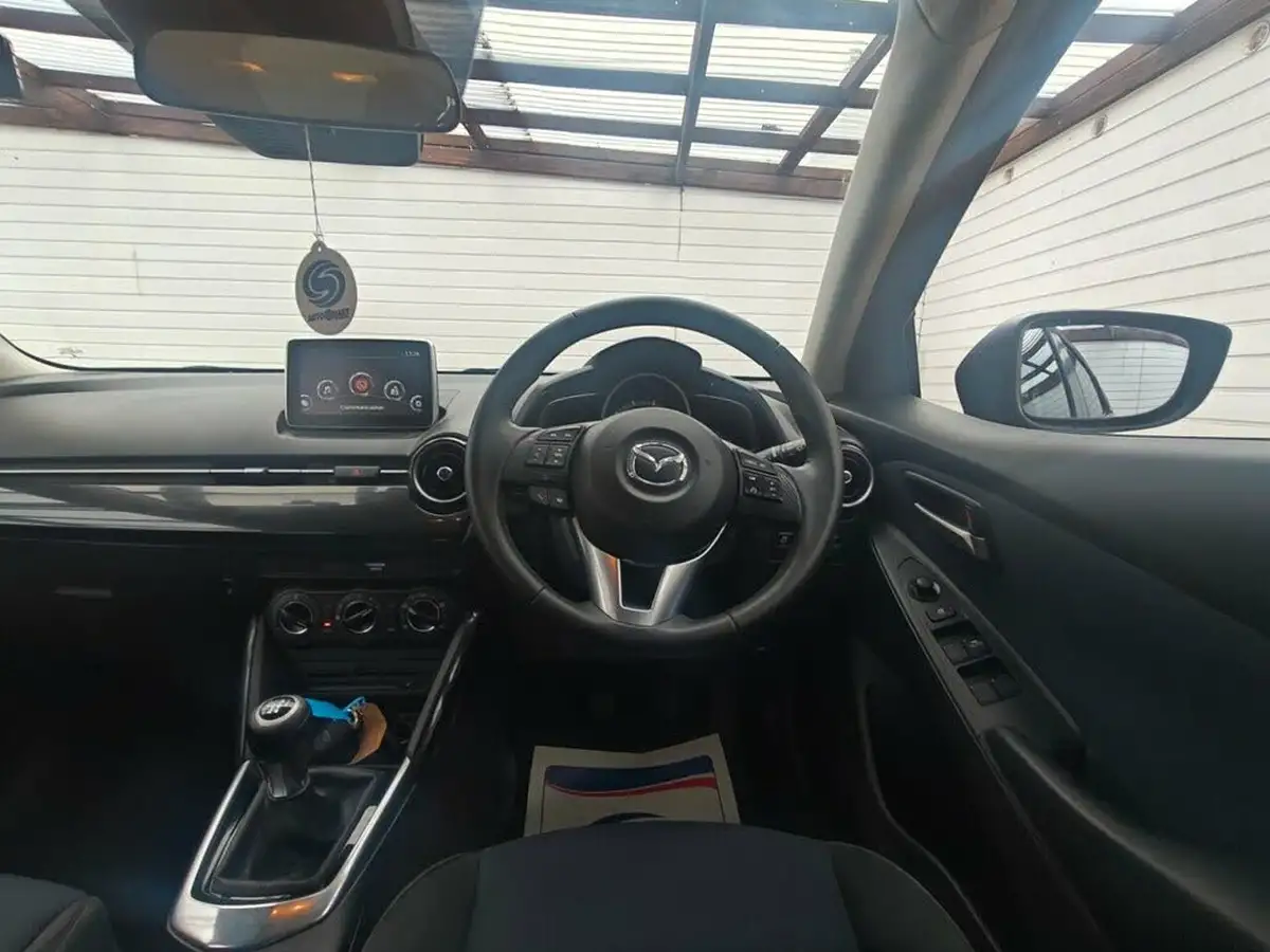 2015-mazda-mazda2-15-sport-black-big-52