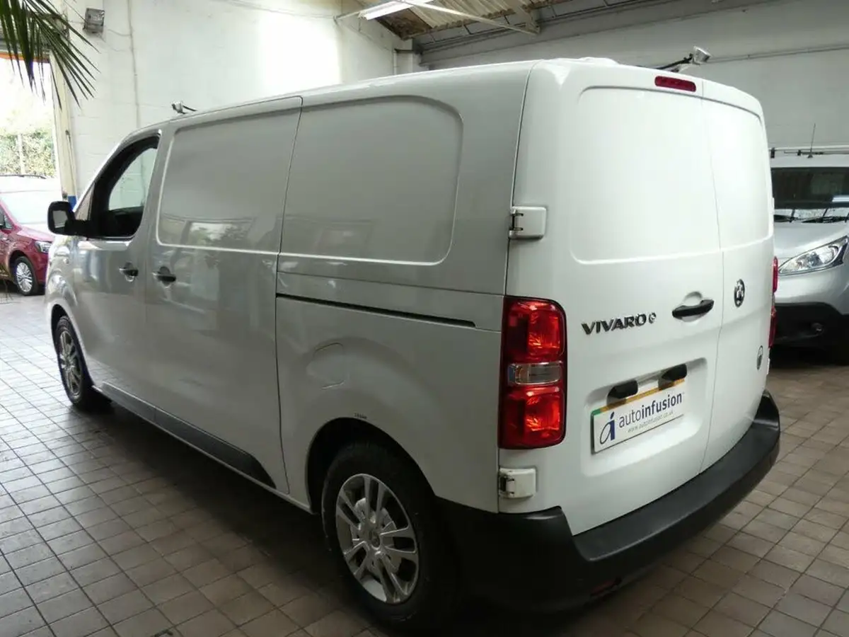 2021-vauxhall-vivaro-big-17