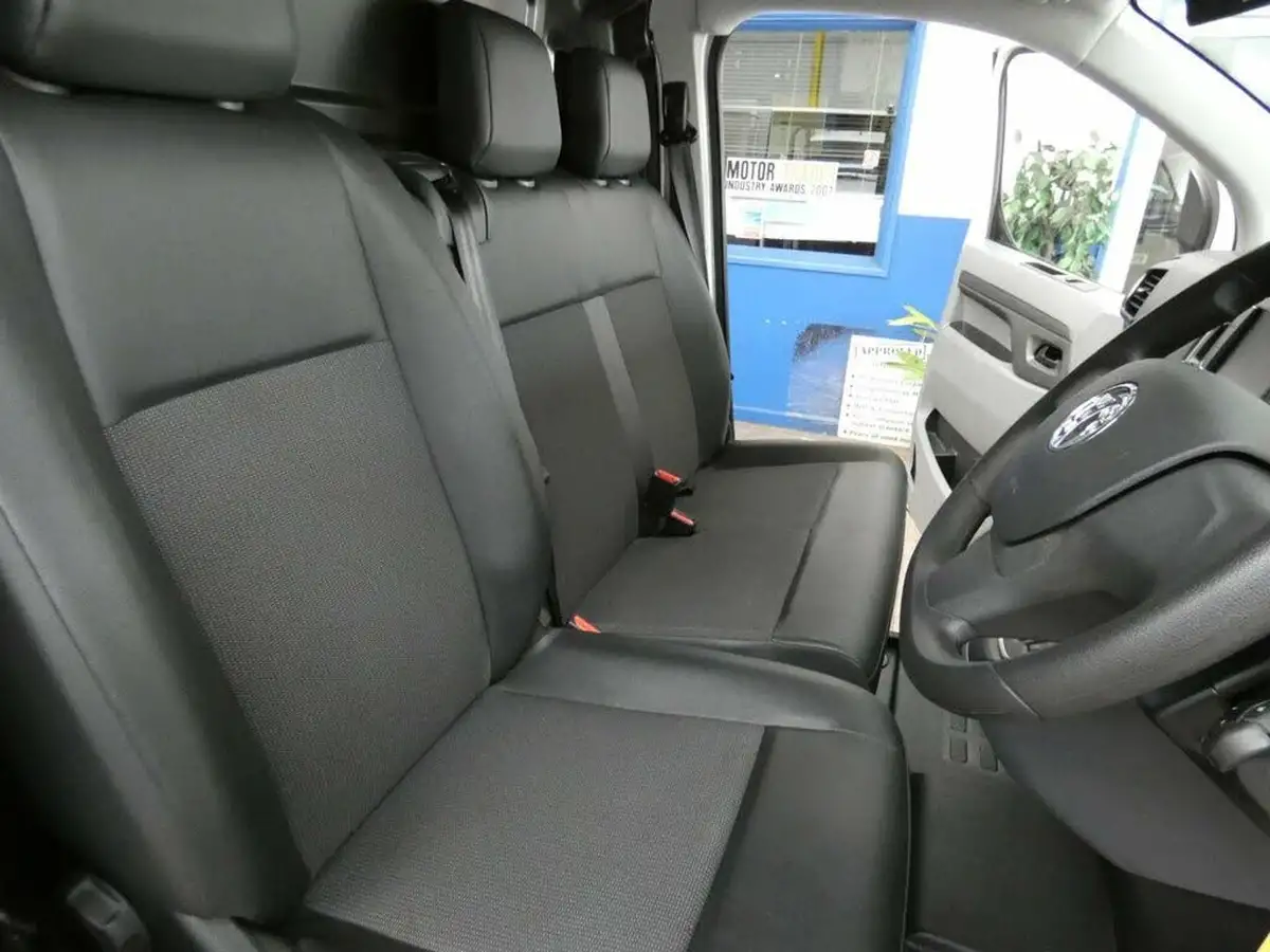 2021-vauxhall-vivaro-big-45