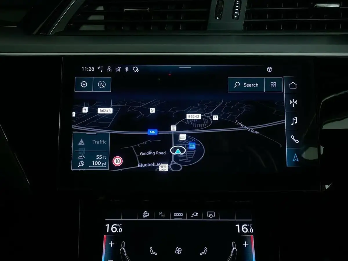 2022-audi-e-tron-55e-technik-station-wagon-big-19