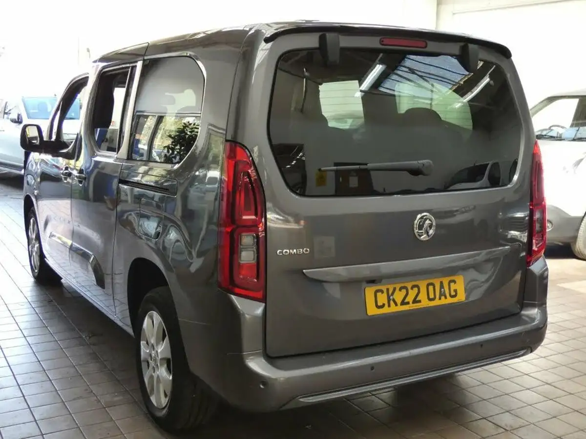 2022-vauxhall-combo-life-15-se-xl-100ps-big-19