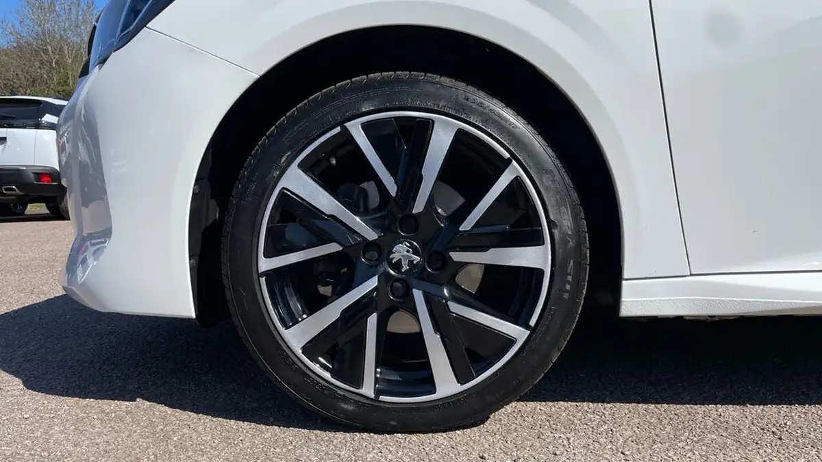 2020-peugeot-208-12-puretech-allure-premium-100bhp-big-13