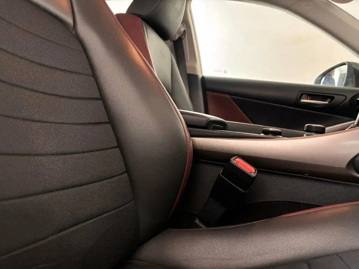 2017-lexus-is-300h-25-sport-big-56
