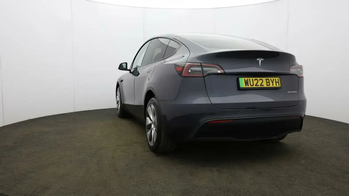 2022-tesla-model-y-e-long-range-big-25
