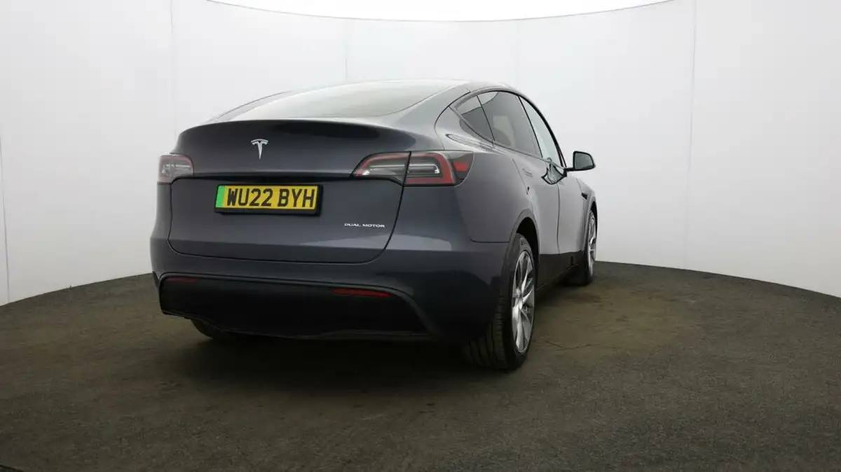 2022-tesla-model-y-e-long-range-big-53