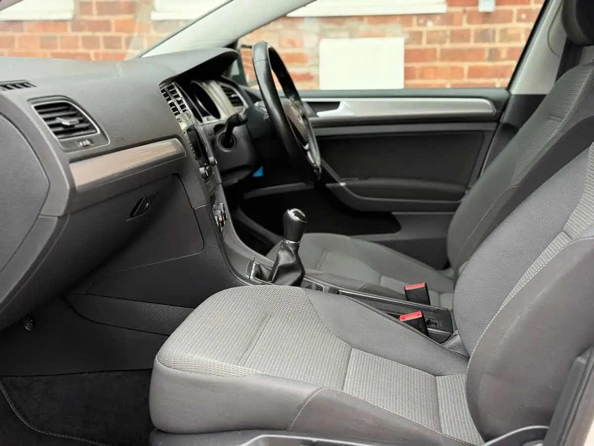 2014-volkswagen-golf-16tdi-se-ss-hatchback-5d-big-36