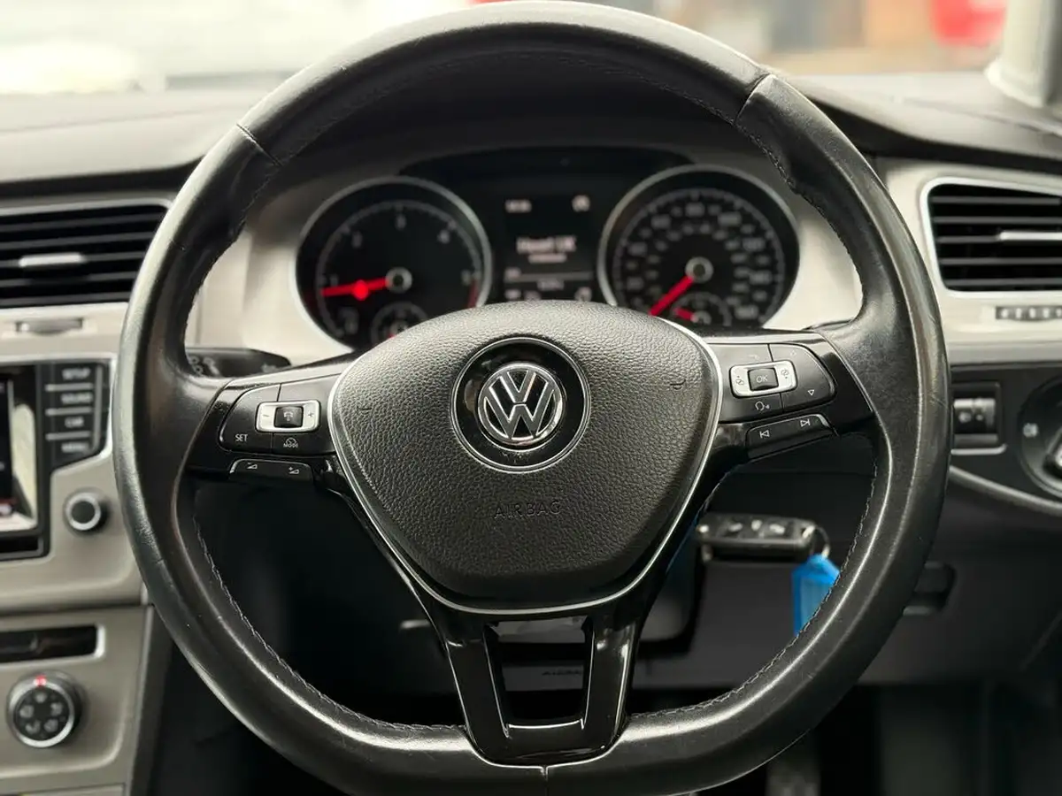 2014-volkswagen-golf-16tdi-se-ss-hatchback-5d-big-13