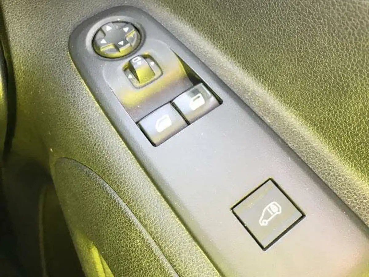 2020-peugeot-partner-15-bluehdi-950-professional-100ps-eu6dt-long-panel-big-28