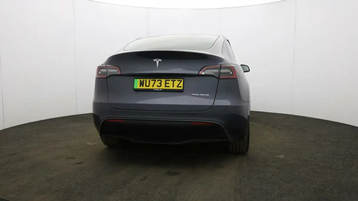 2023-tesla-model-y-e-long-range-big-54