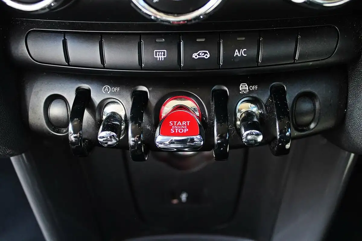 2020-mini-countryman-15-cooper-classic-auto-big-14