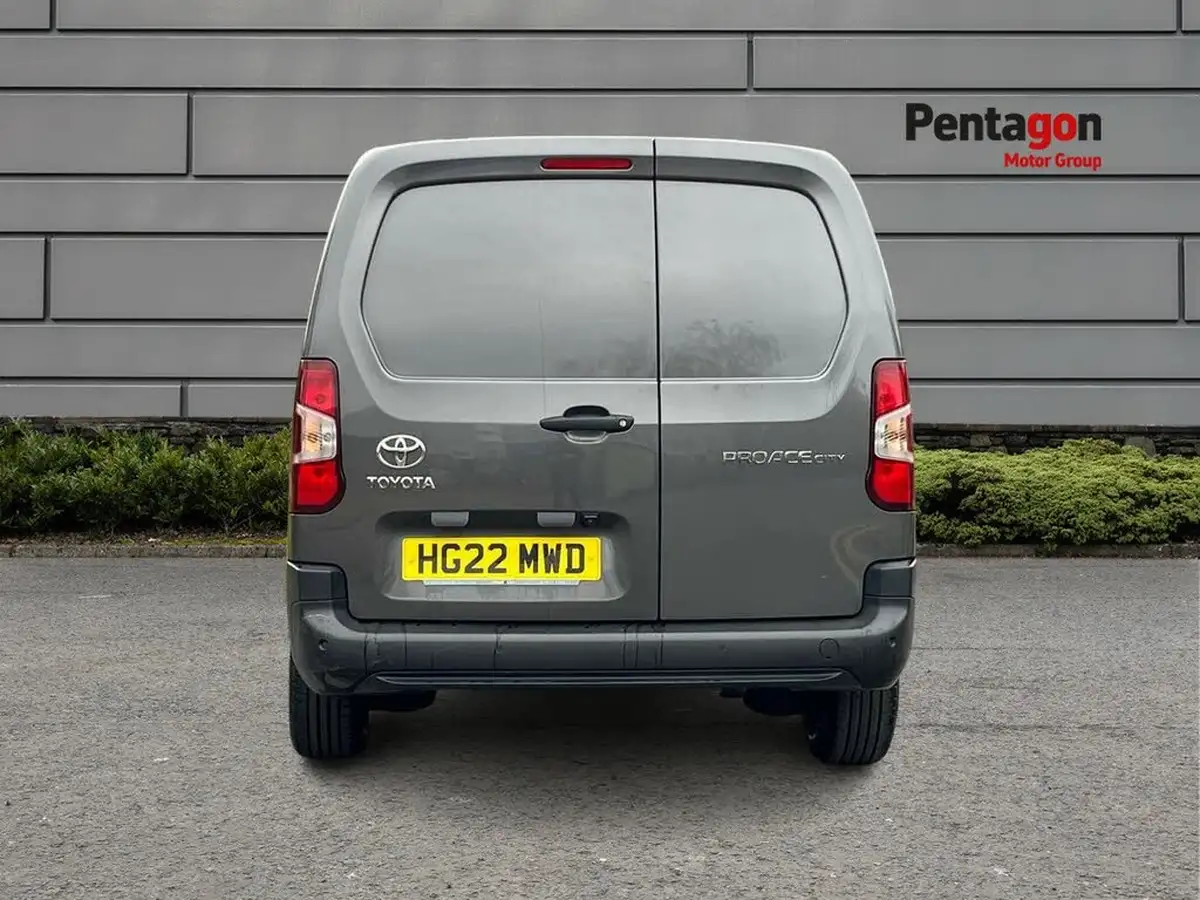 2022-toyota-proace-city-15d-icon-l2-big-13
