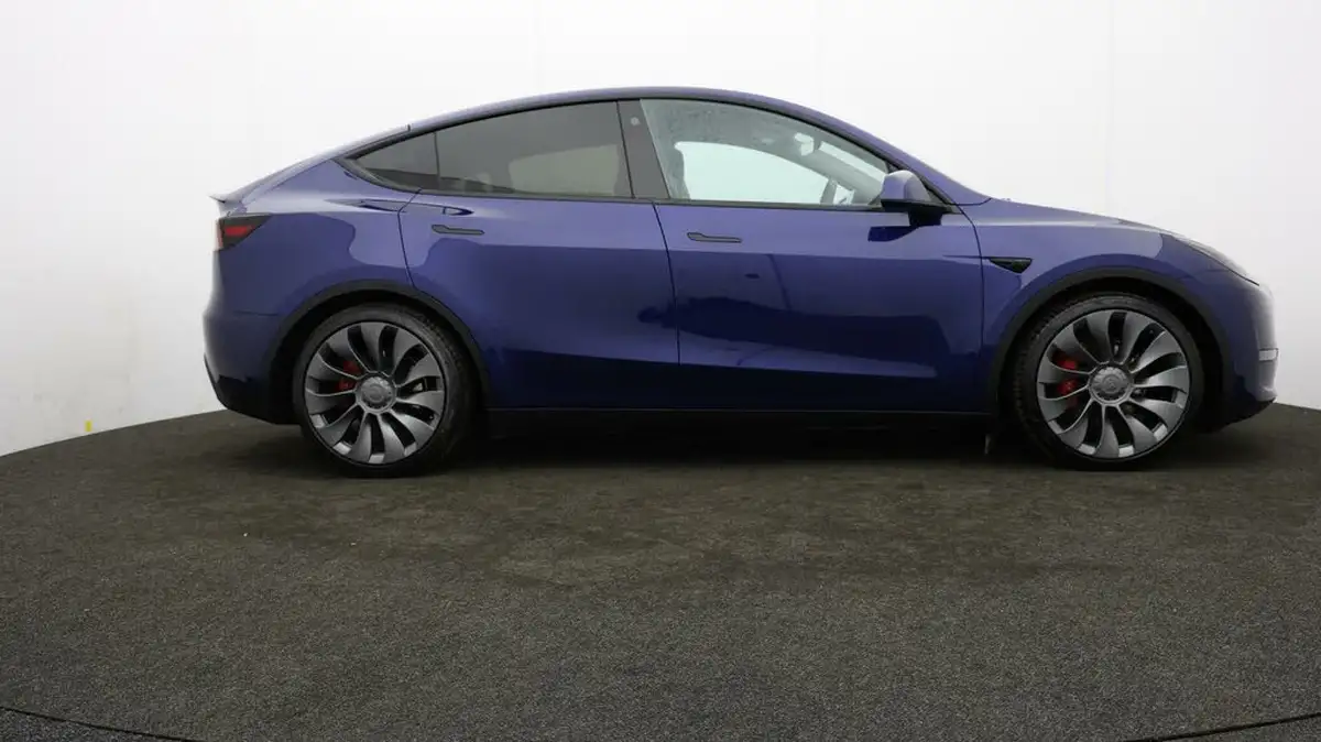 2022-tesla-model-y-e-performance-big-34