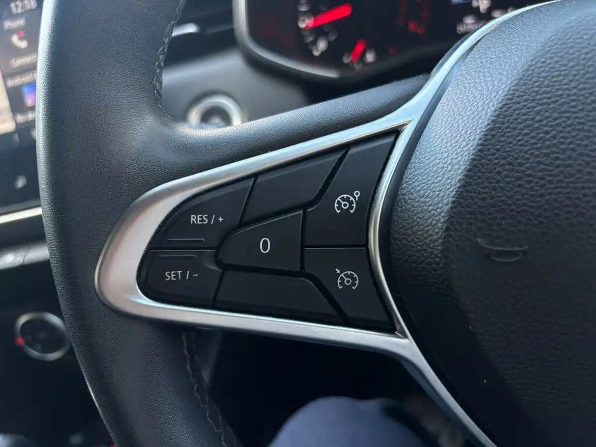 2020-renault-clio-10-tce-iconic-100bhp-cvt-big-16