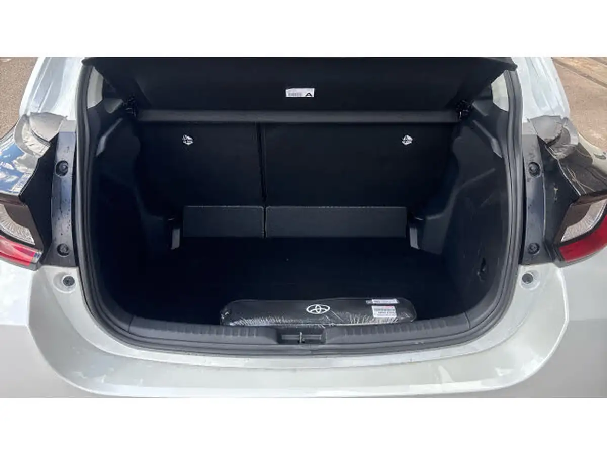 2024-toyota-yaris-15-vvt-i-icon-big-13