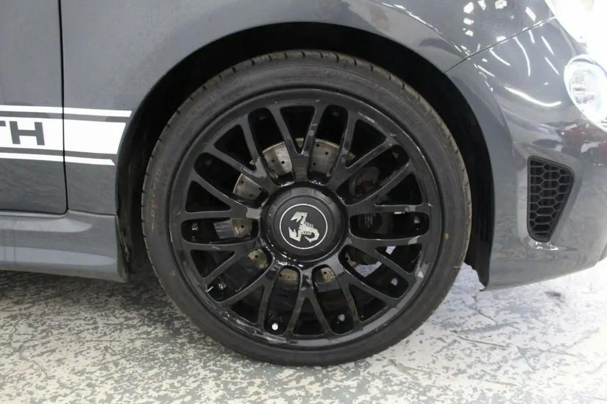 2016-abarth-595-14-tjet-big-40