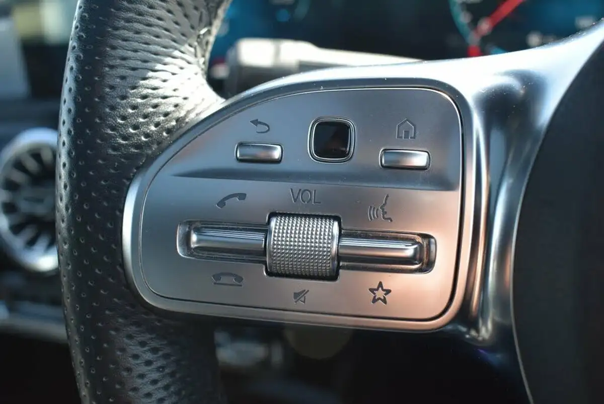2021-mercedes-benz-cla-13-cla-180-amg-line-premium-plus-coupe-4d-big-18