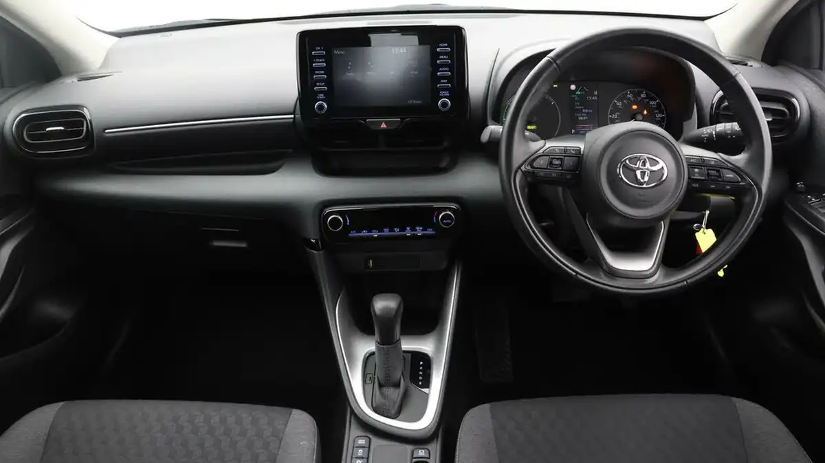 2022-toyota-yaris-15-vvt-i-icon-big-12