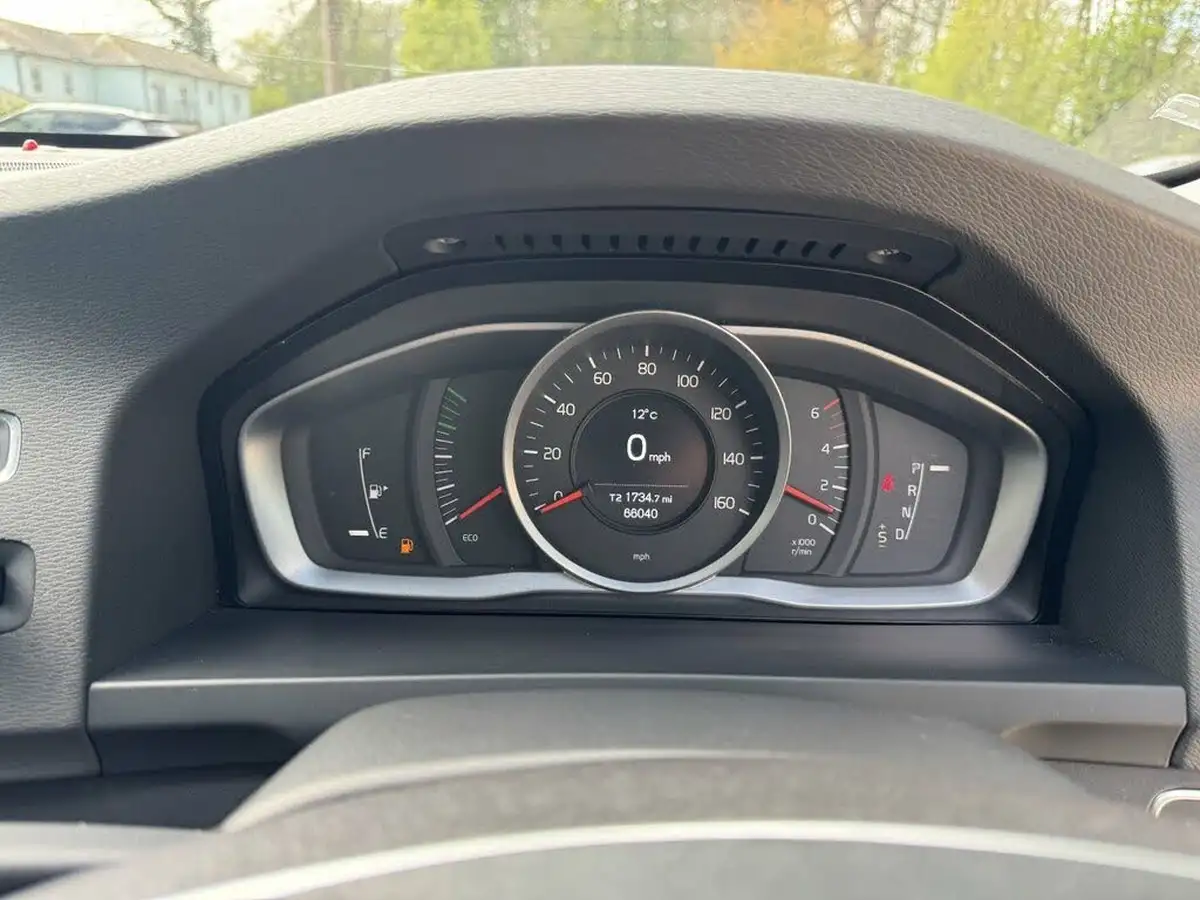 2015-volvo-v60-16td-d2-se-nav-powershift-big-20