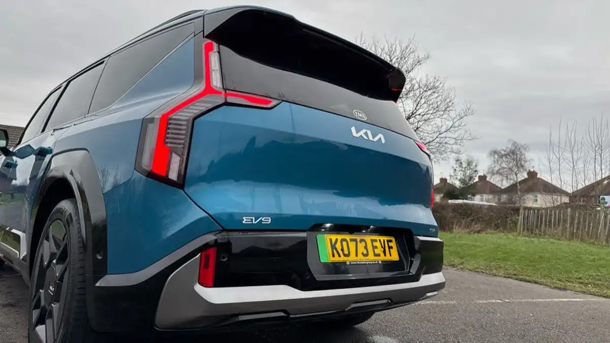 2024-kia-ev9-e-gt-line-s-7-big-35