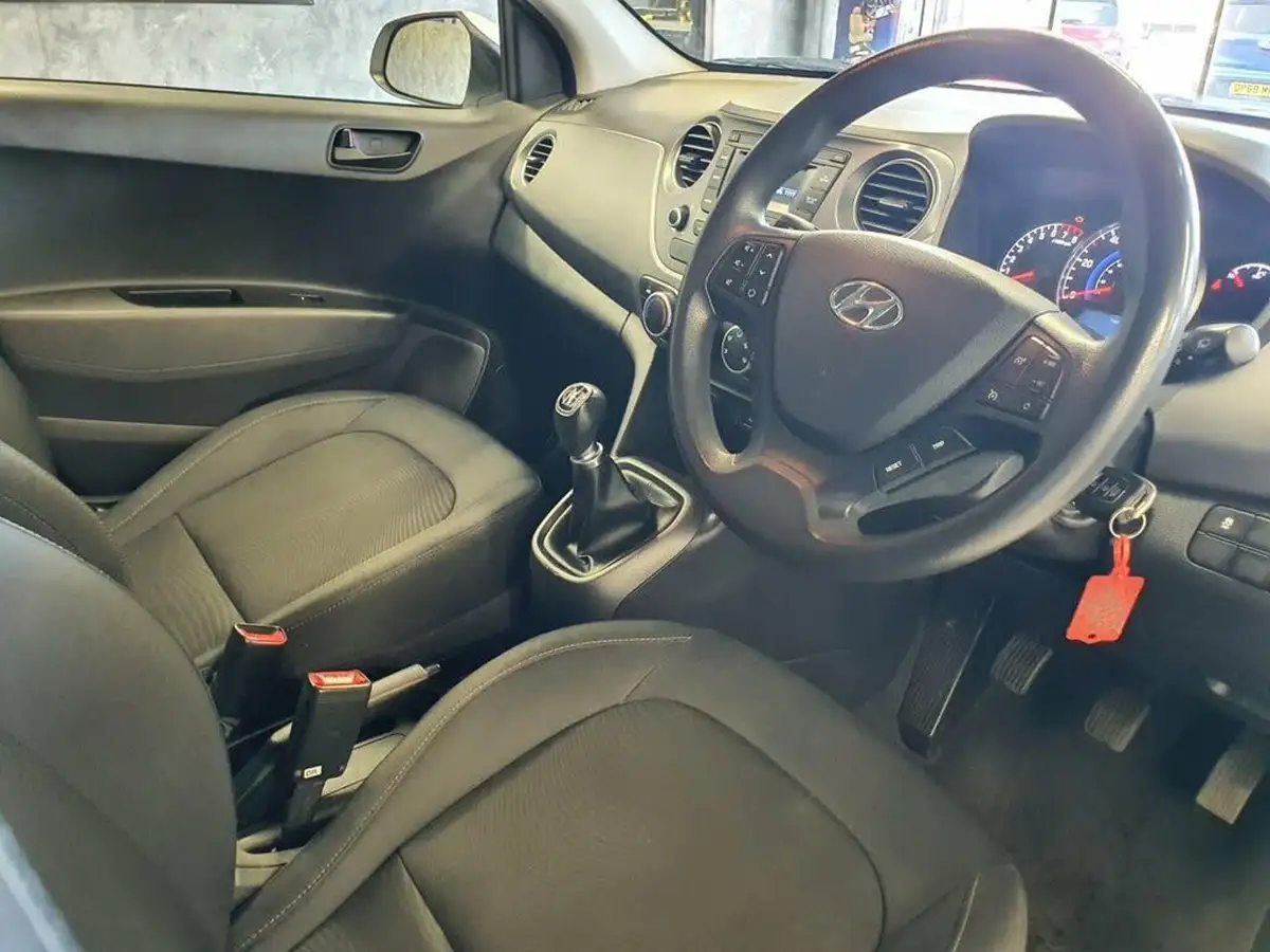 2018-hyundai-i10-12-se-big-22