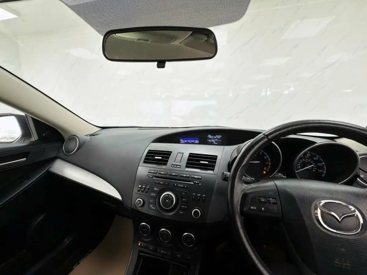2013-mazda-mazda3-16-tamura-big-13