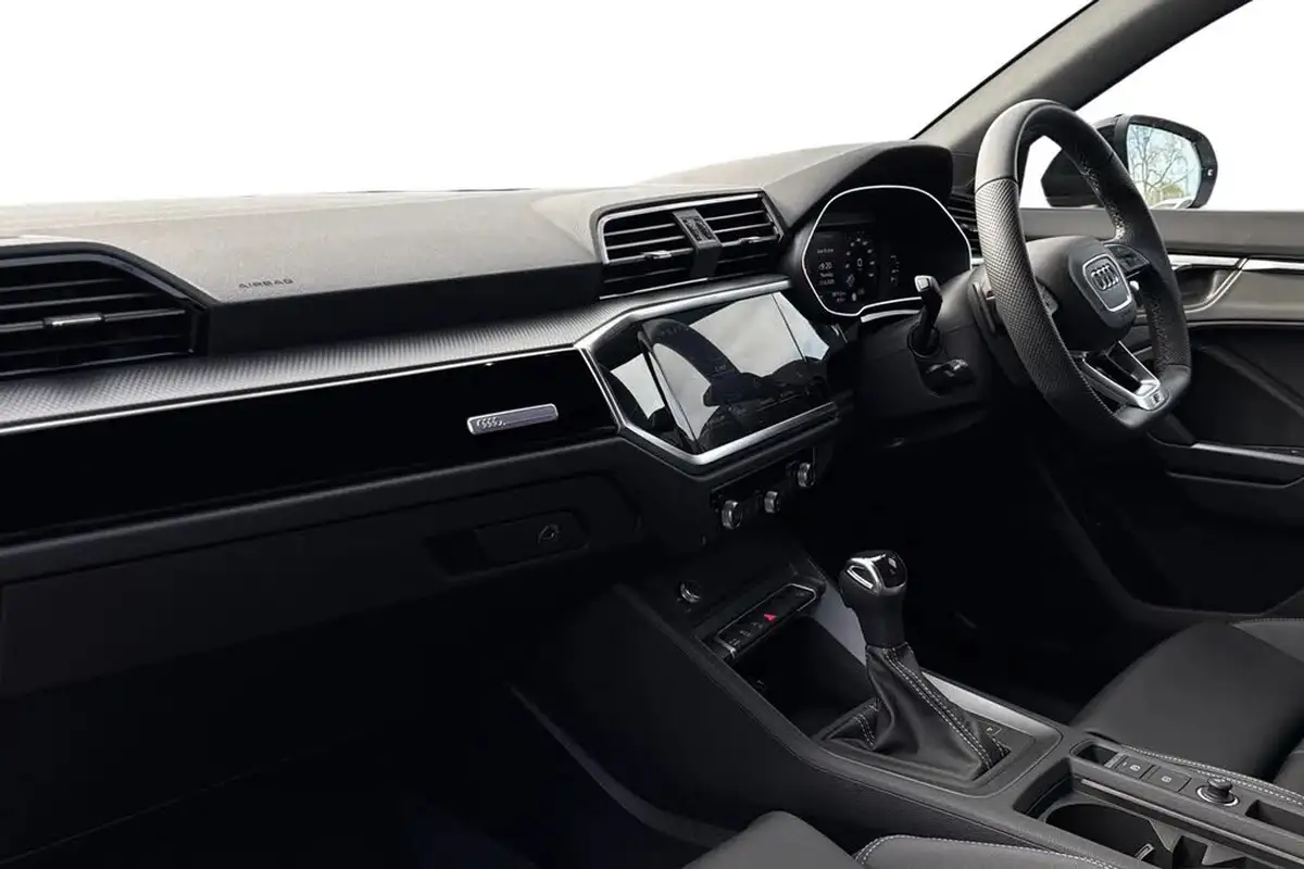 2024-audi-q3-15-35-tfsi-black-edition-sportback-s-tronic-big-13
