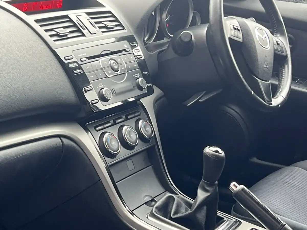 2012-mazda-mazda6-20-ts-hatchback-big-25