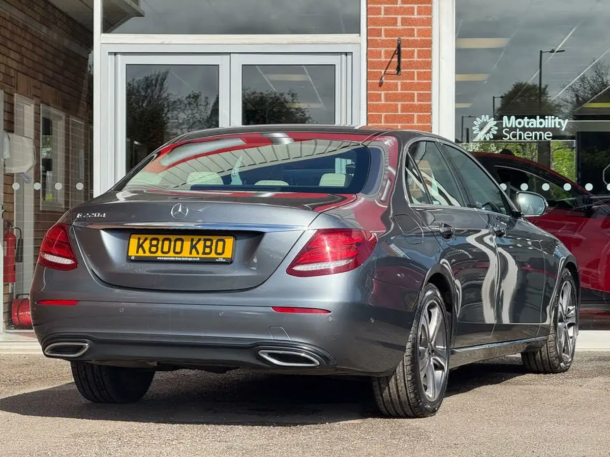 2019-mercedes-benz-e-class-20d-e220d-se-ss-saloon-4d-big-9