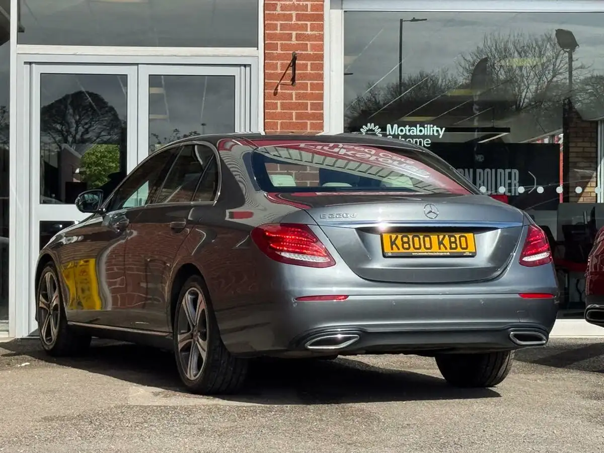2019-mercedes-benz-e-class-20d-e220d-se-ss-saloon-4d-big-5