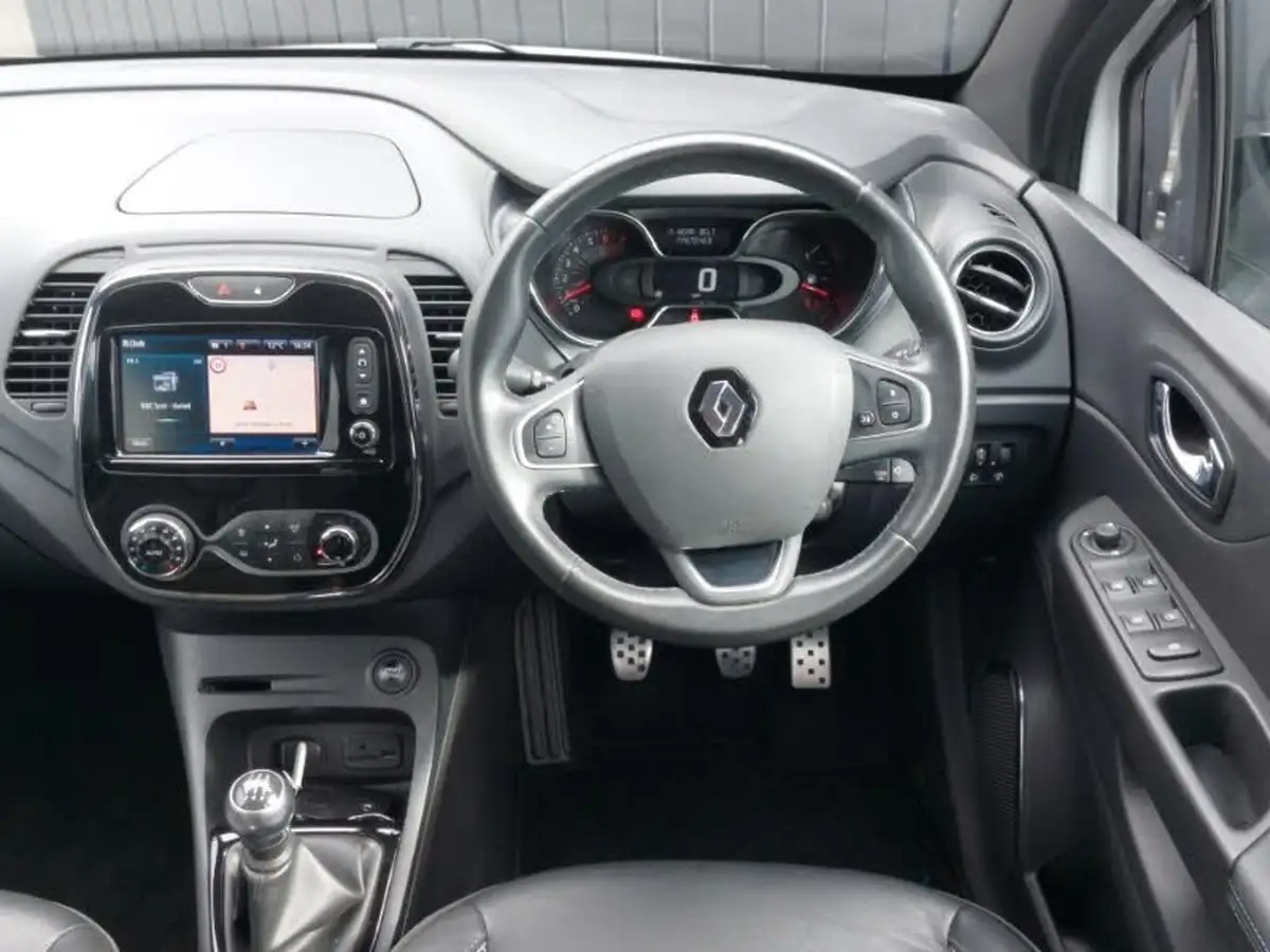 2017-renault-captur-09-tce-iconic-nav-big-6
