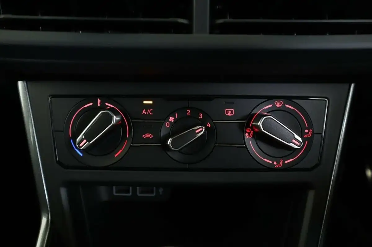 2020-volkswagen-polo-20-tsi-gti-big-17