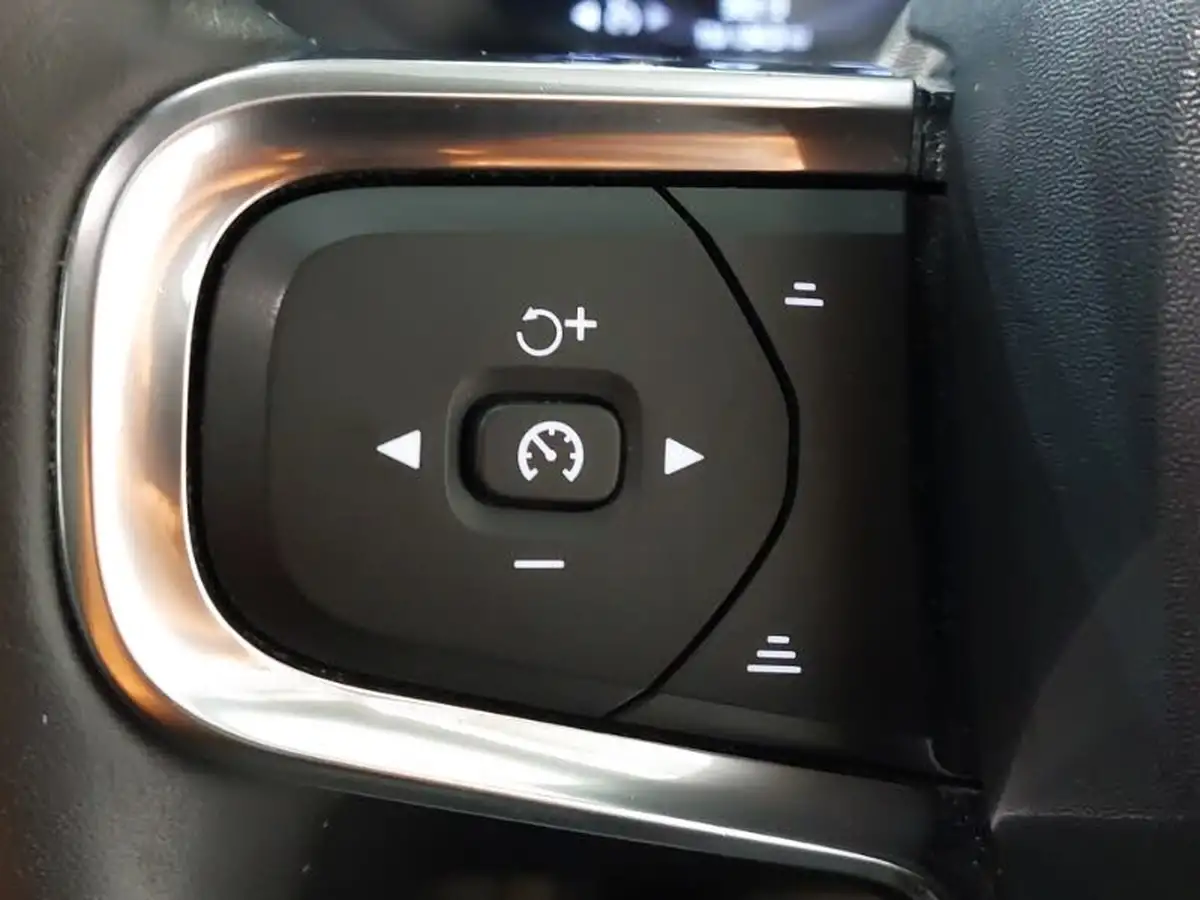 2018-volvo-xc40-20td-d4-inscription-pro-big-17