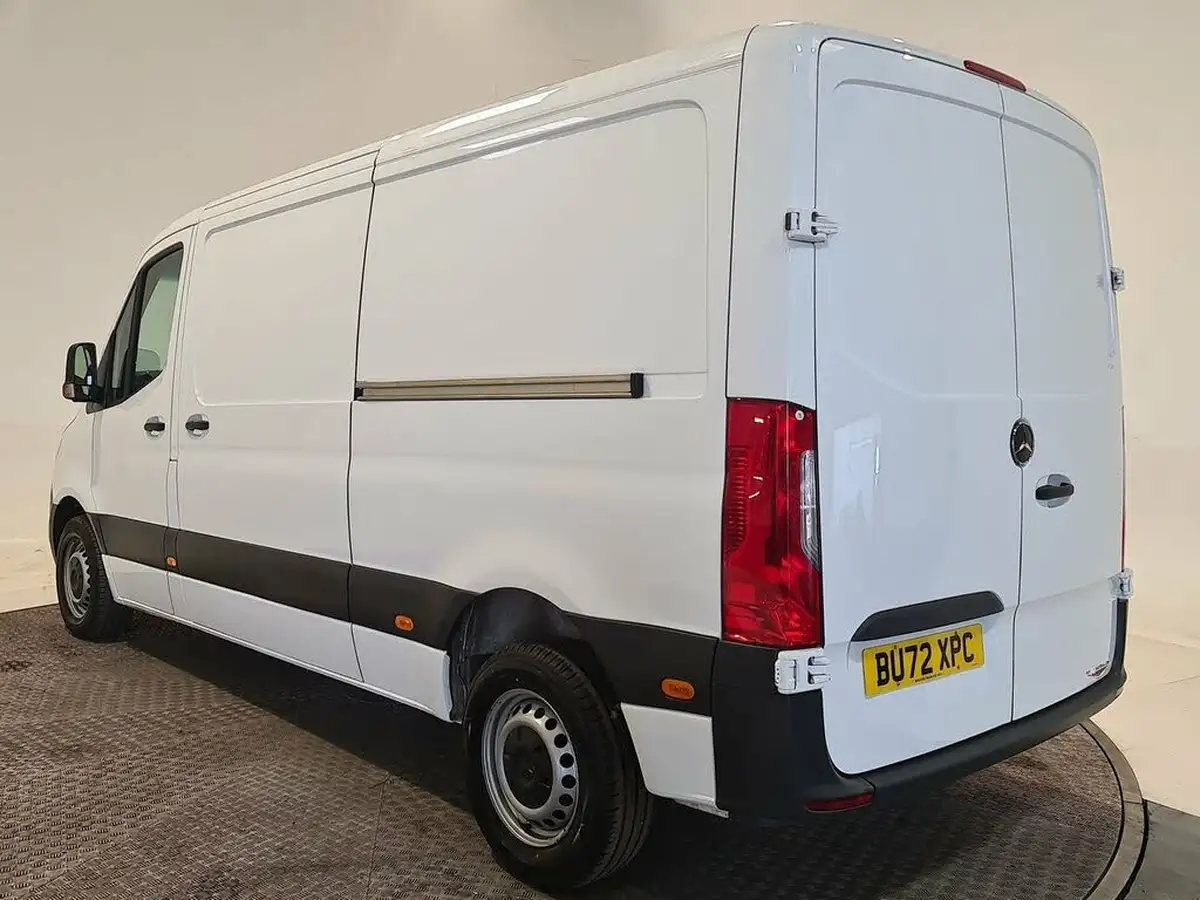 2022-mercedes-benz-sprinter-20cdi-315-l2h1-premium-big-2