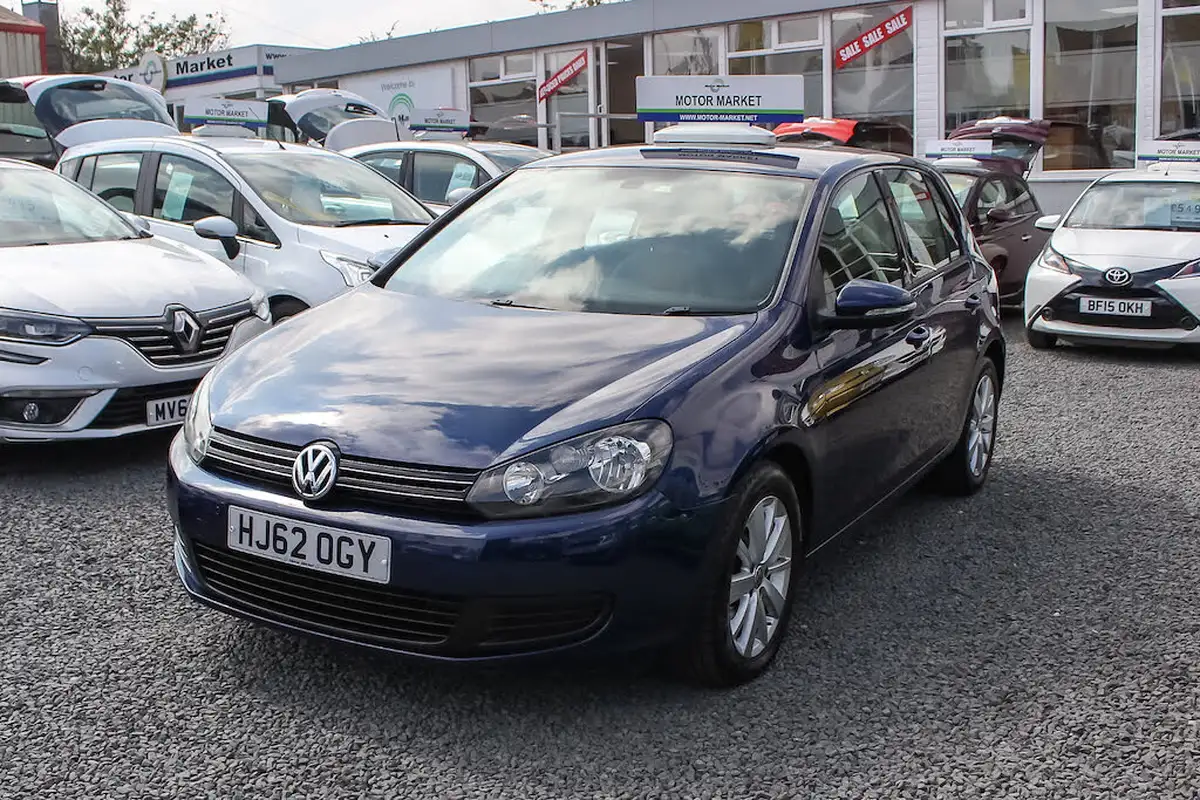 2012-volkswagen-golf-16td-blue-motion-match-5d-big-4