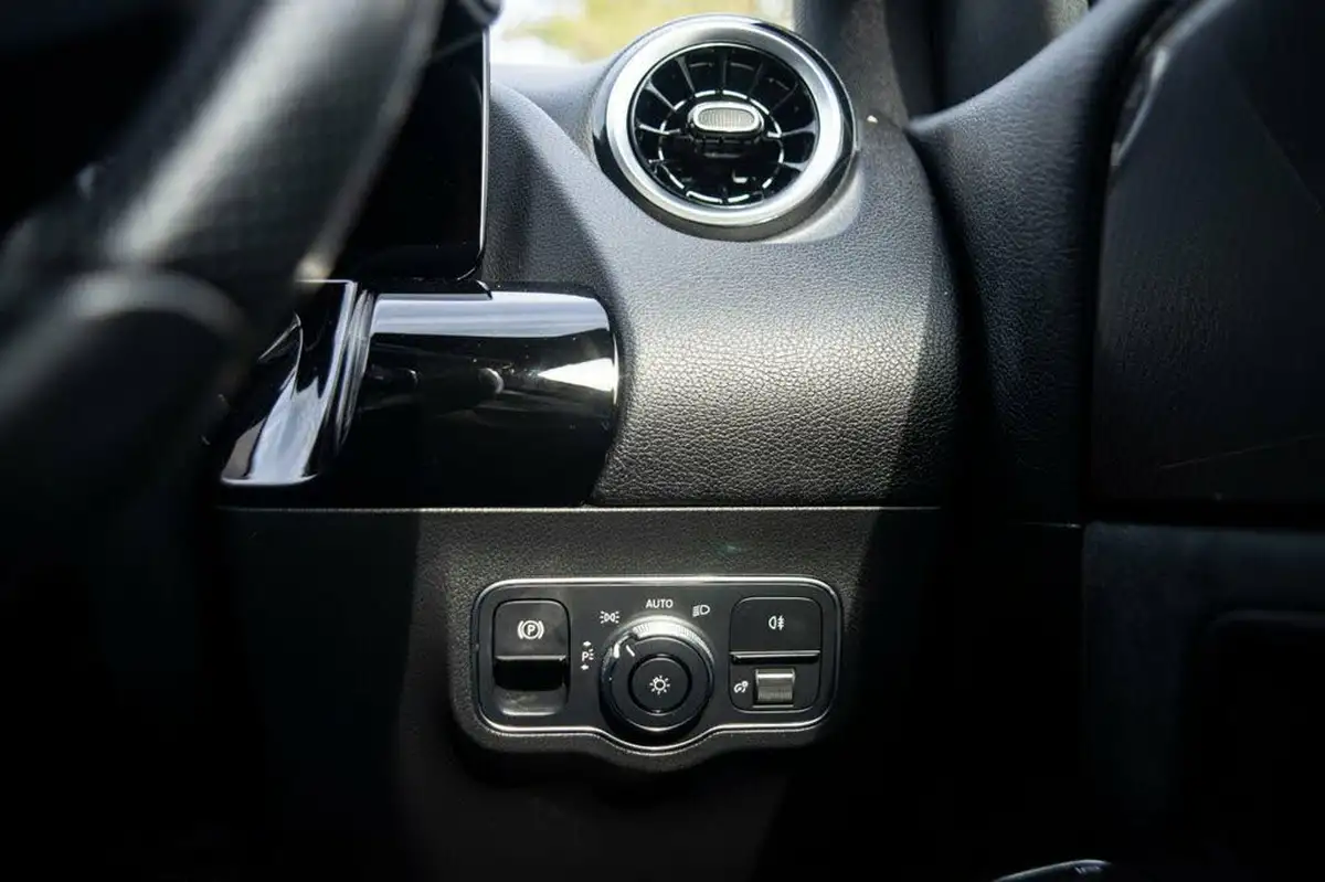 2020-mercedes-benz-b-class-13-b180-amg-line-7g-dct-big-15