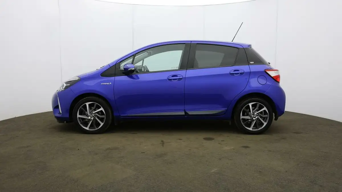 2020-toyota-yaris-15-vvt-i-y20-98bhp-hybrid-1497cc-e-cvt-big-3