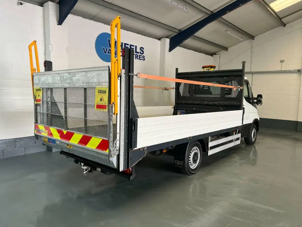 2023-iveco-daily-s-class-23td-35s14-3000-chassis-cab-big-4