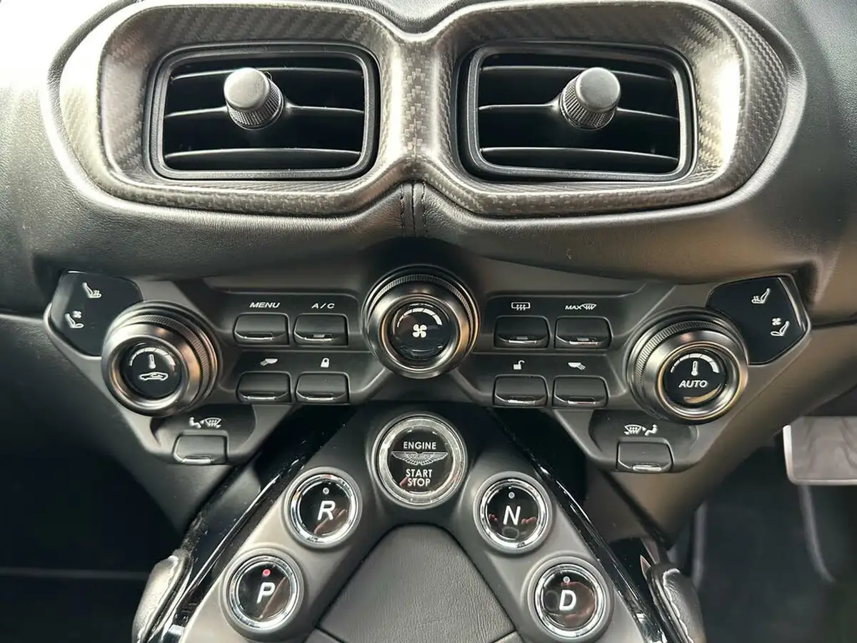 2019-aston-martin-vantage-40-v8-vantage-big-20