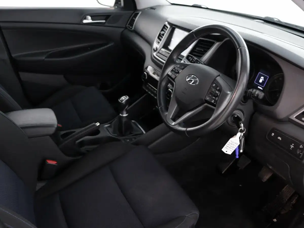 2018-hyundai-tucson-17crdi-blue-drive-se-nav-116ps-big-32