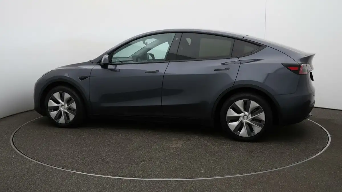 2023-tesla-model-y-e-rwd-big-49