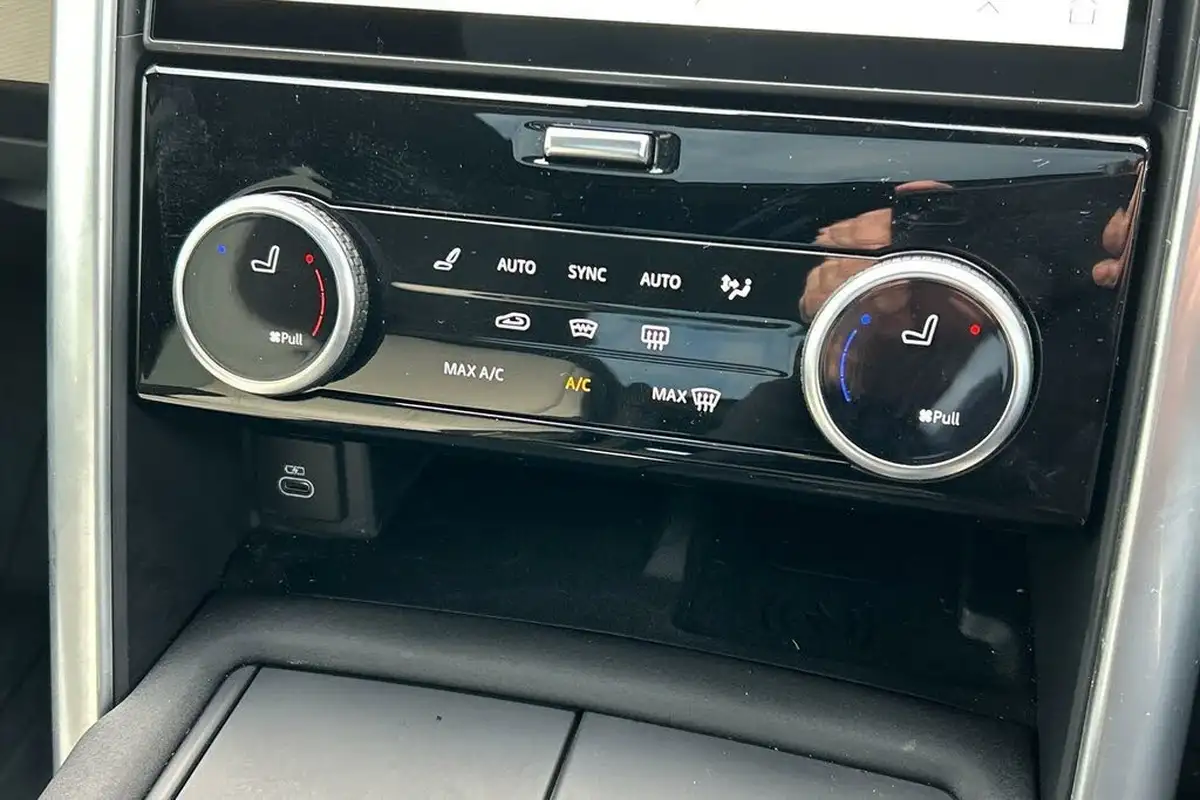 2024-land-rover-discovery-30-d300-dynamic-hse-big-53