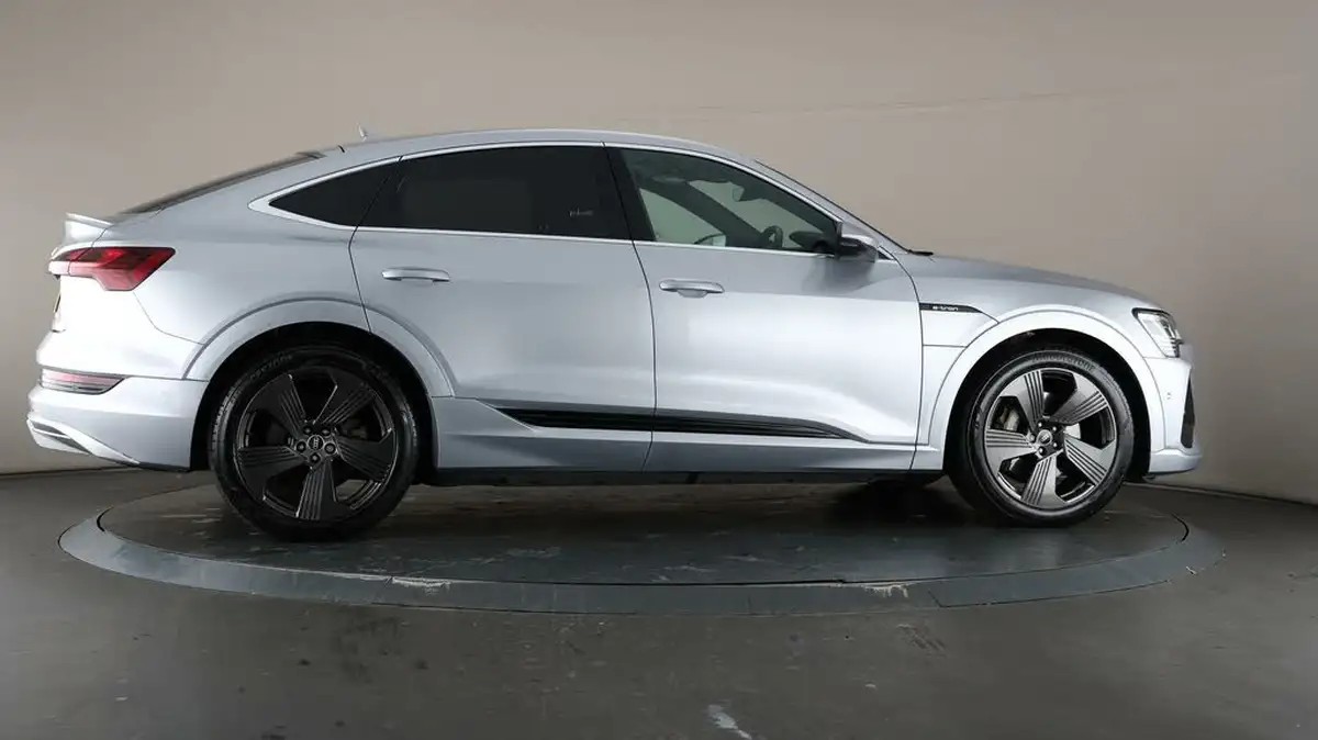 2021-audi-e-tron-55e-s-line-sportback-big-56