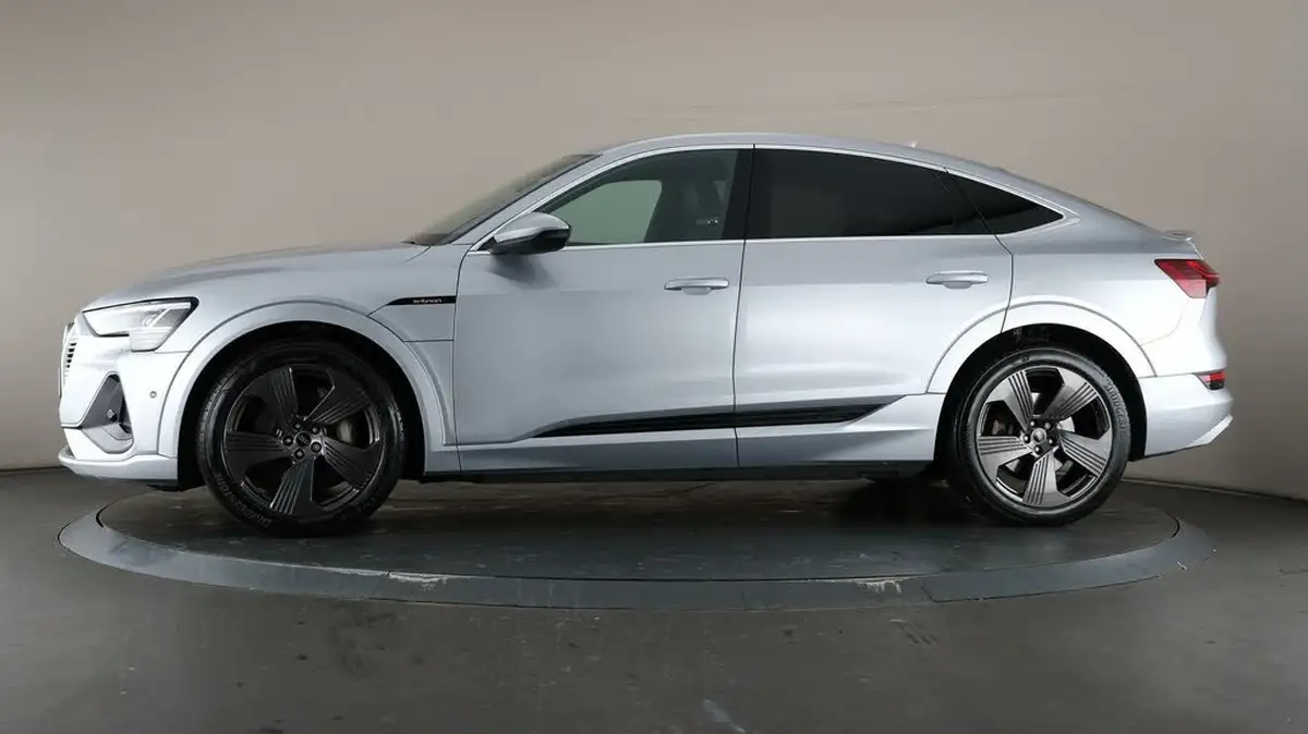 2021-audi-e-tron-55e-s-line-sportback-big-32