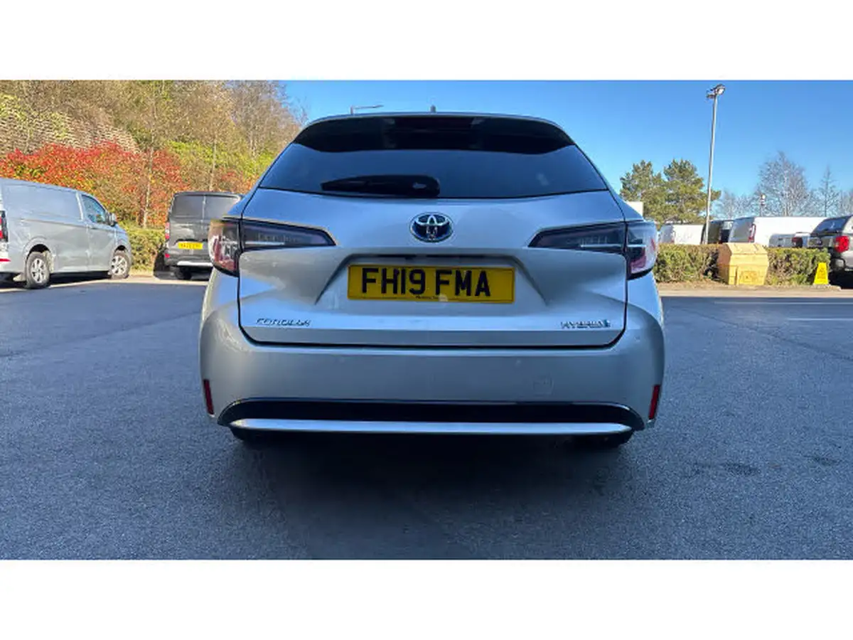 2019-toyota-corolla-18-vvt-i-design-trk-touring-sports-5d-big-52