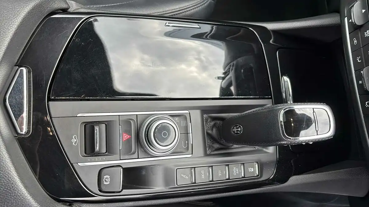 2020-maserati-levante-30-gransport-big-23
