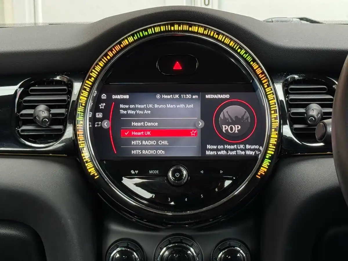 2021-mini-cooper-15-cooper-classic-hatchback-3d-big-27