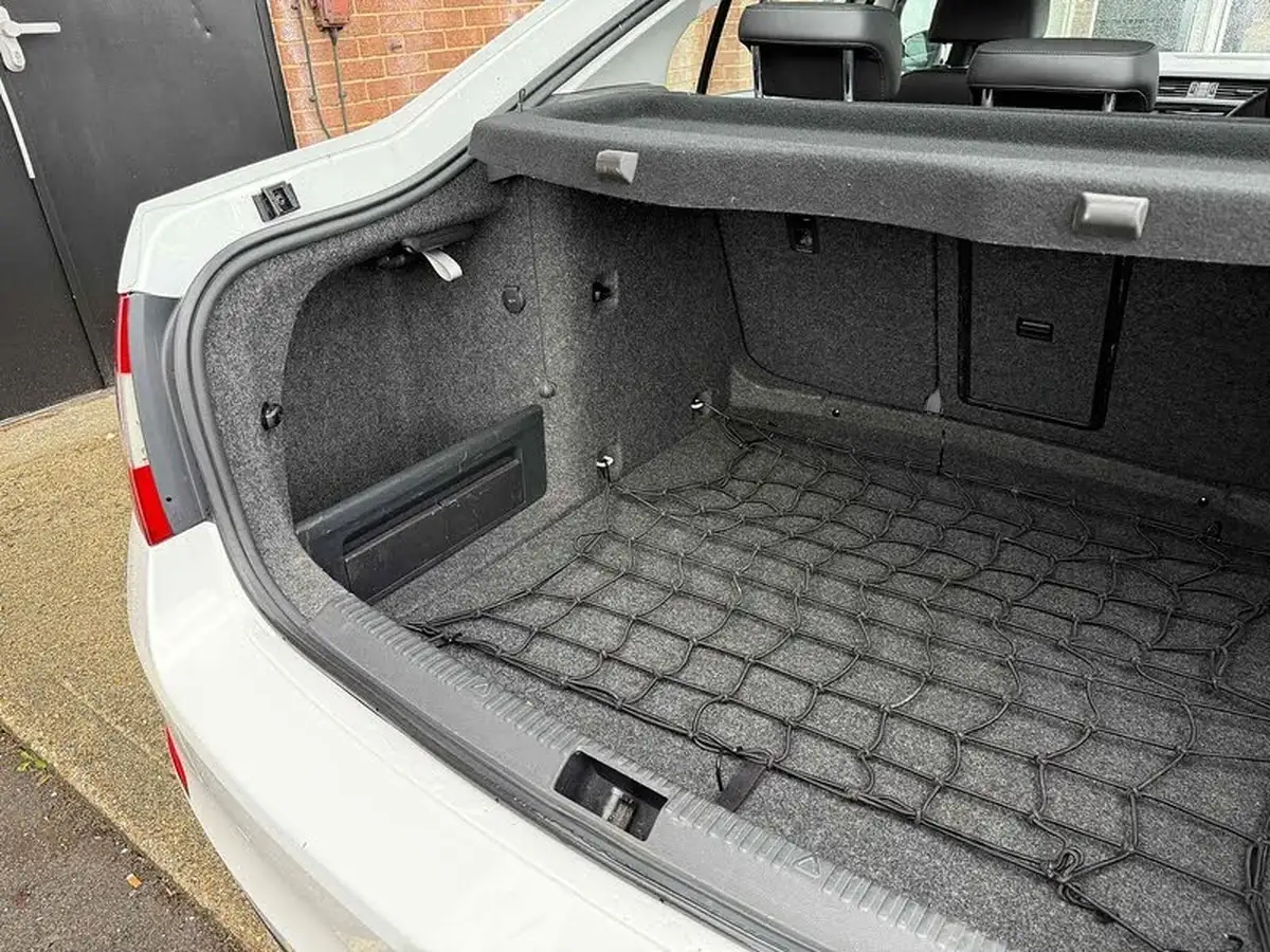 2013-skoda-octavia-20tdi-elegance-hatchback-big-23